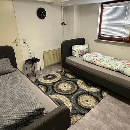 5 Personen Monteur Ferien